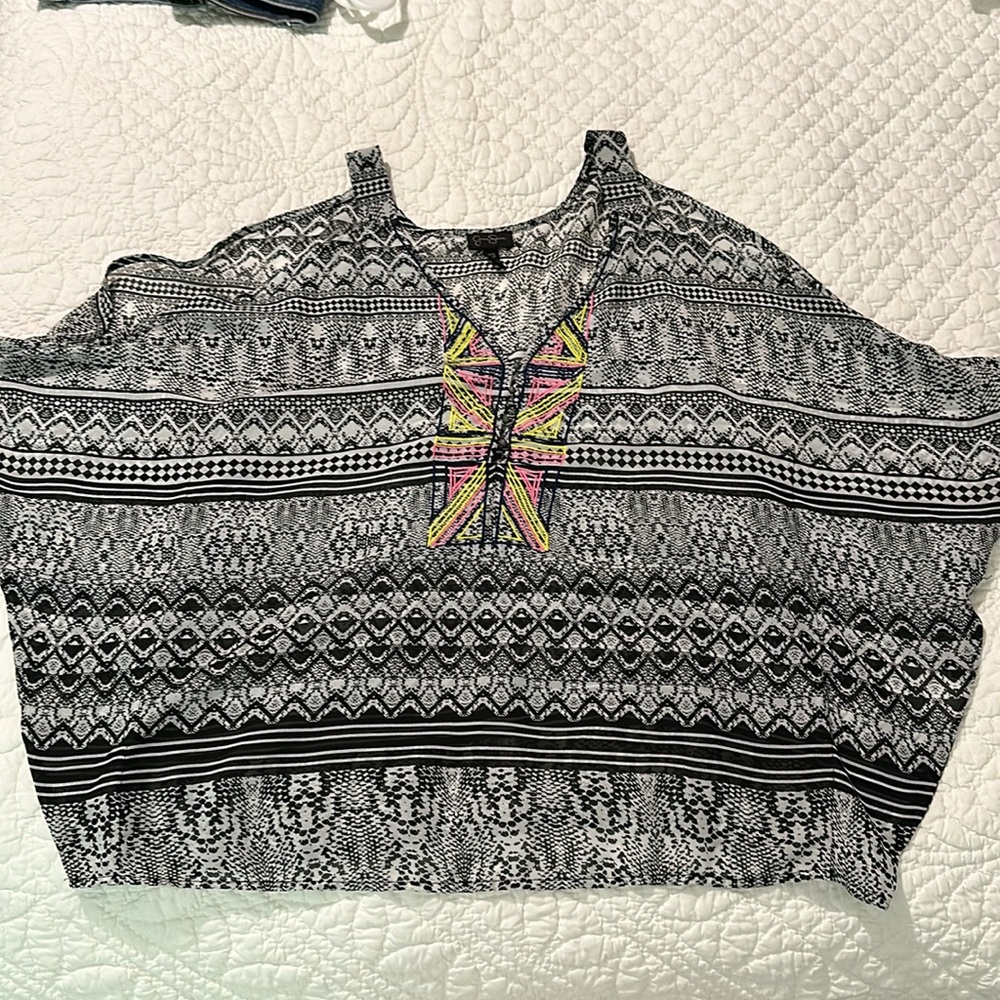 Jessica Simpson Cold-Shoulder Aztec Print Embroidered Top - Picture 8 of 12